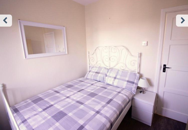 Grundy 32 Homestay London