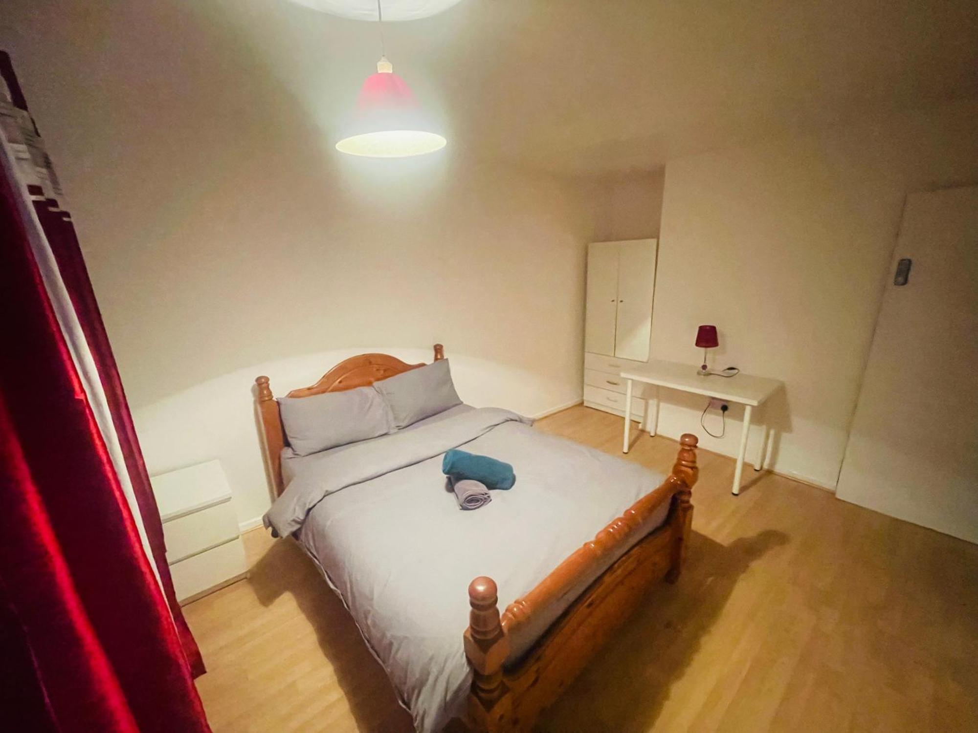 Grundy 32 Homestay London