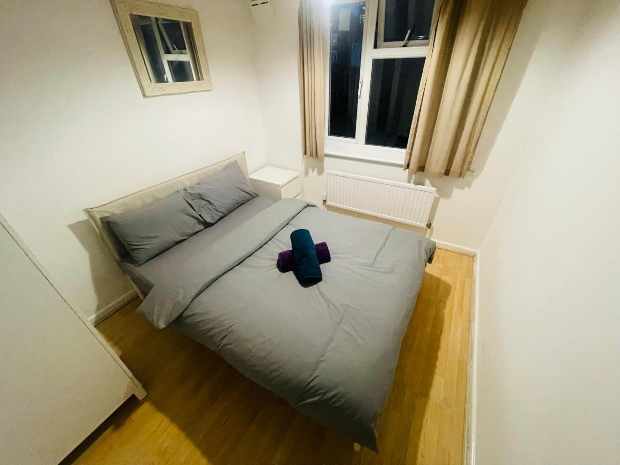 Grundy 32 Homestay London